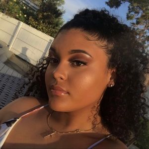 Meet your Posher, Jasmine